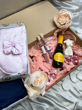 Load image into Gallery viewer, Mothers Day Hamper Personalise Direct