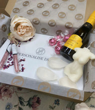 Load image into Gallery viewer, Mothers Day Hamper Personalise Direct